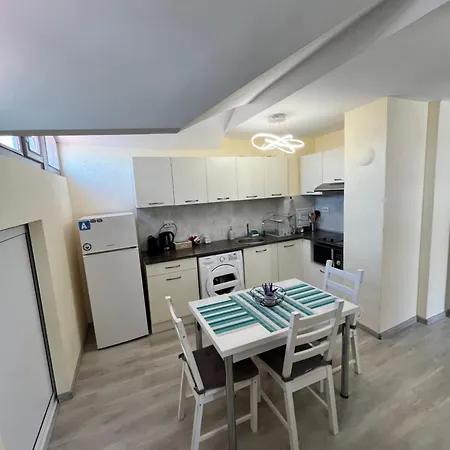 Happy Lazur Apartment Burgas